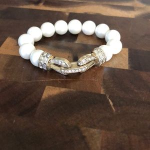Stretch Pearl look Bracelet w/ Rhinestone detail